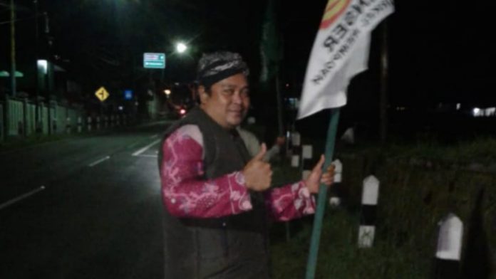 sambut Harlah NU ke 96 MWCNU Baturraden pasang bendera