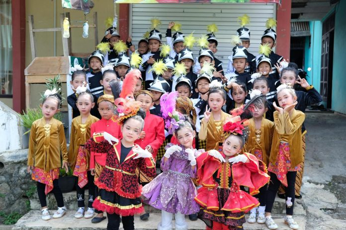 Luar Biasa! Tim Drumband TK Diponegoro 36 Cilongok Sabet 7 Piala Dalam Satu Bulan