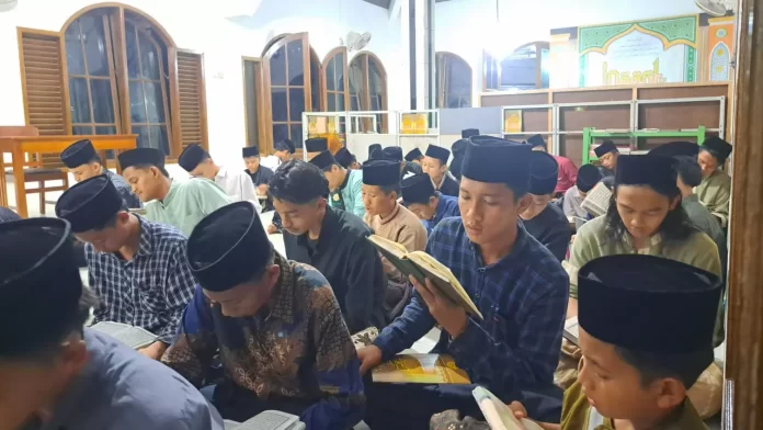 Santri Al Masda Cilongok Rutin Khataman Al-Qur’an Tiga Kali Semalam di Bulan Ramadhan