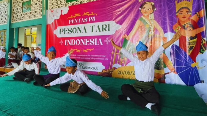 Unjuk Gigi Lewat Tari, Begini Cara Siswa MI Ma'arif Pandansari Meriahkan Projek P5