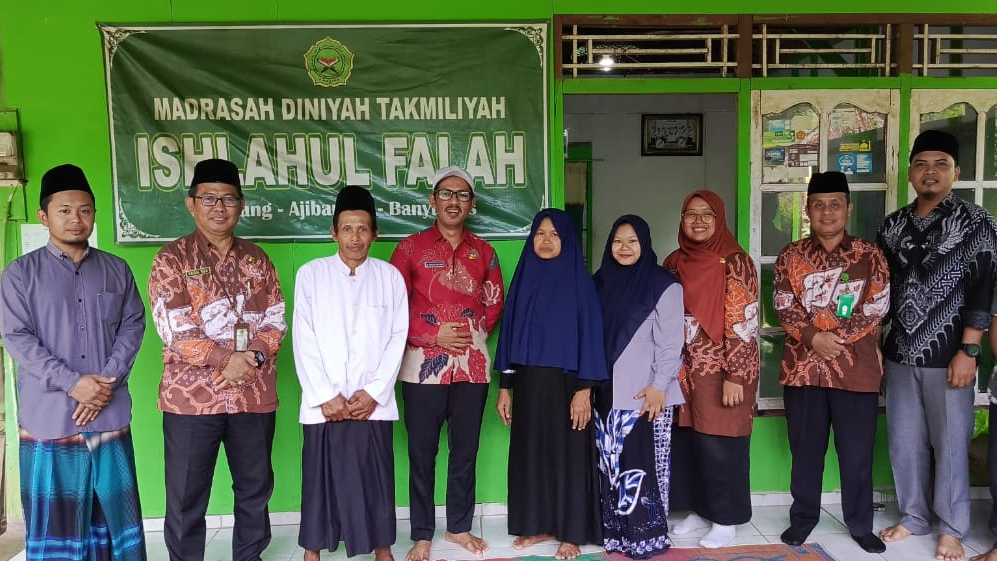 Sebuah Madrasah di Emperan Rumah Sebuah Madrasah di Emperan Rumah