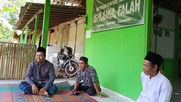 Sebuah Madrasah di Emperan Rumah