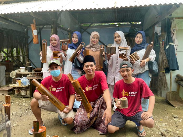 Kerajinan Bambu
