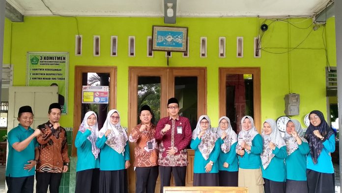 Kunjungi MI Ma'arif NU 1 Dawuhanwetan, Kemenag Banyumas Tekankan Mutu Pendidikan