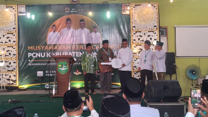Perkuat Layanan Keumatan, 2 MWCNU Terima Bantuan Motor Operasional dari PCNU Banyumas