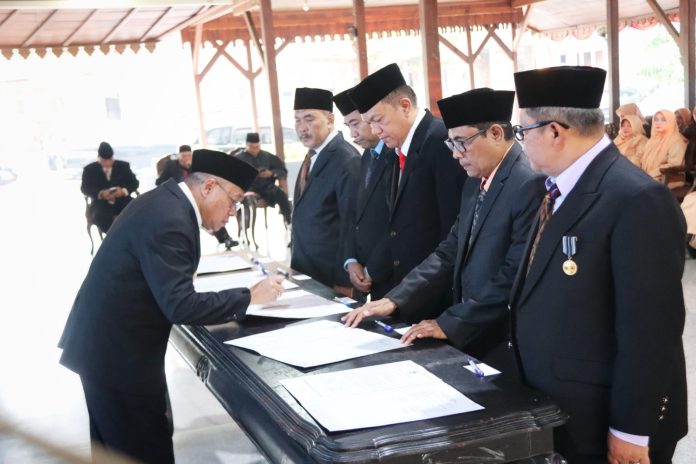 Bupati Banyumas Rotasi 8 Pejabat Tinggi Pratama, Tekankan Pentingnya Komunikasi Publik