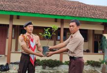 Hijaukan Lingkungan, Siswa-siswi SMA Ma’arif NU 1 Ajibarang Tanam Ratusan Pohon di Hari Pramuka ke-64