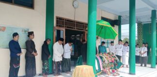 Bersama Ratusan Jamaah, Gus Anam Lepas Jenazah KH Mahfudz Sholeh Mustofa ke Pemakaman