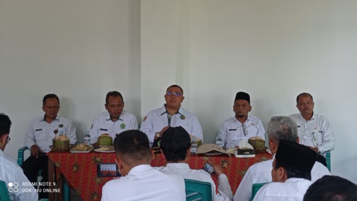 Tinjau Gedung Baru KUA Ajibarang, Kakanwil Kemenag Jateng Tekankan Tertib Arsip dan Pelayanan Prima