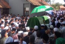 Ribuan Jamaah Antar Jenazah Habib Muhammad Al Habsyi ke Peristirahatan Terakhir (Foto/kitayatulahyar)