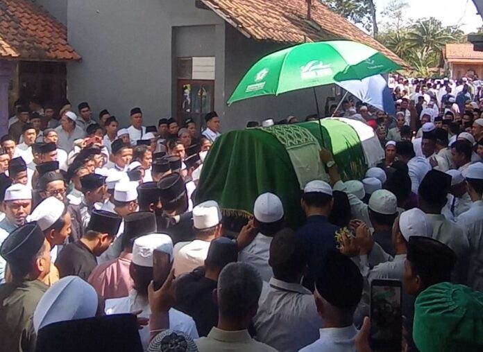Ribuan Jamaah Antar Jenazah Habib Muhammad Al Habsyi ke Peristirahatan Terakhir (Foto/kitayatulahyar)