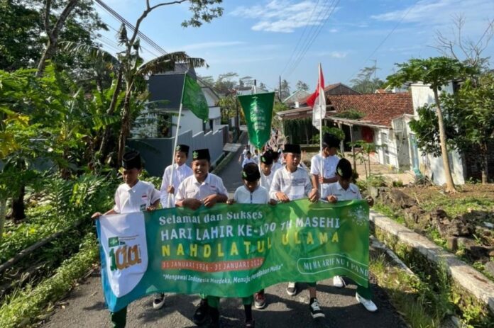 Satu Abad NU, MI Ma’arif NU 01 Pandansari Gelar Pawai Ta’aruf Keliling Desa