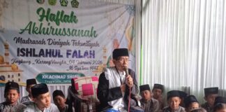 KH Ahmad Sobri, Pengasuh Pesantren Al Falah Tinggarjaya Jatilawang Banyumas Rabu, (4/2/2026)