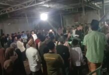 Ribuan Jamaah Antar Jenazah KH Abdul Mutholib ke Pemakaman