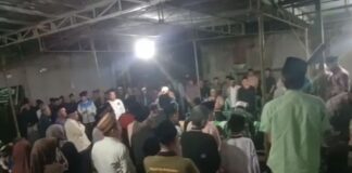 Ribuan Jamaah Antar Jenazah KH Abdul Mutholib ke Pemakaman