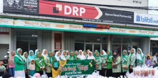 10.629 Takjil Dibagikan Serentak oleh Fatayat NU Ajibarang, Ketua PAC: Kami Ingin Hadir di Tengah Masyarakat