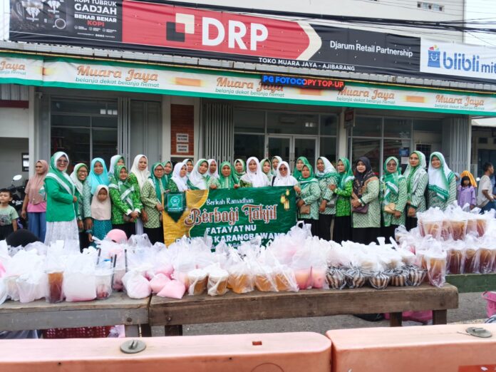 10.629 Takjil Dibagikan Serentak oleh Fatayat NU Ajibarang, Ketua PAC: Kami Ingin Hadir di Tengah Masyarakat
