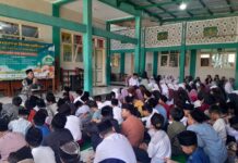 Perkuat Akhlak Siswa, MI Ma'arif NU 01 Pandansari Ajarkan Kitab Taisirul Kholaq di Pesantren Ramadhan