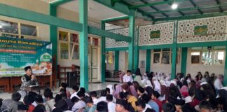 Perkuat Akhlak Siswa, MI Ma'arif NU 01 Pandansari Ajarkan Kitab Taisirul Kholaq di Pesantren Ramadhan