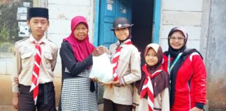 Aksi Nyata, MI Ma'arif NU 1 Sawangan Tutup Pesantren Ramadhan dengan Bakti Sosial