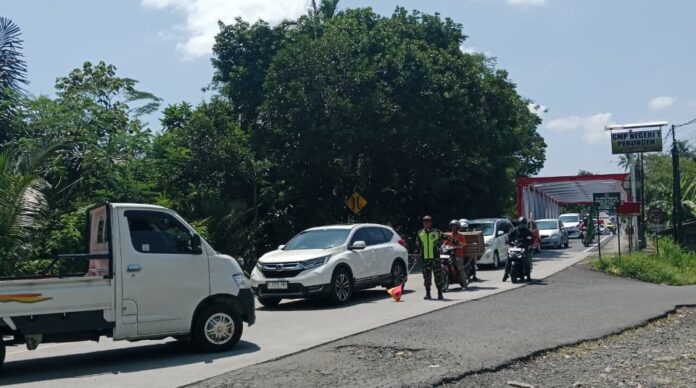 Bantu Urai Kepadatan, GP Ansor Pandansari Dirikan Posko Mudik di Persimpangan Tonjong