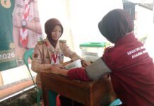 Bersama Polisi, Pramuka MA Ma'arif NU 1 Cilongok Kawal Arus Mudik Lebaran 2026