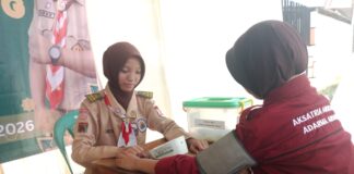 Bersama Polisi, Pramuka MA Ma'arif NU 1 Cilongok Kawal Arus Mudik Lebaran 2026