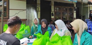 PC Fatayat NU Banyumas Bantu Korban Puting Beliung Cilongok, Tati Irawati: Kami Tak Bisa Tinggal Diam