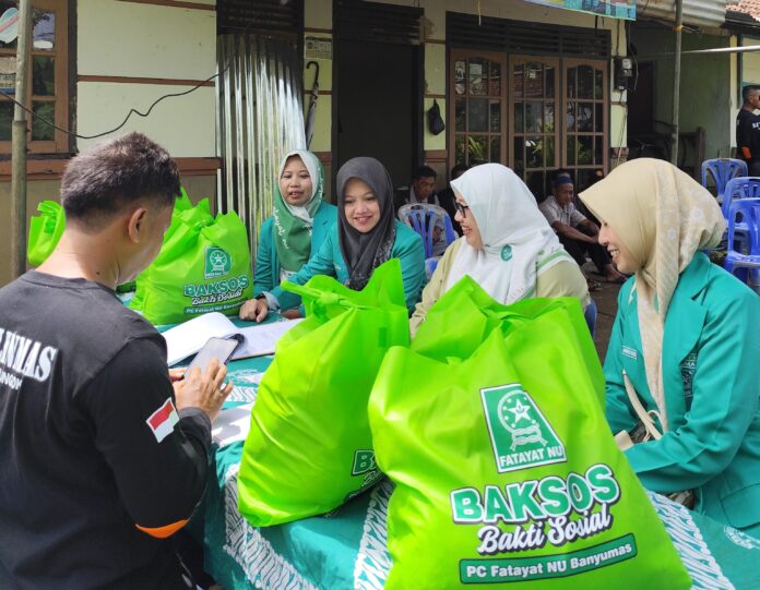 bantuan fatayat cilongok PC Fatayat NU Banyumas Bantu Korban Puting Beliung Cilongok, Tati Irawati: Kami Tak Bisa Tinggal Diam