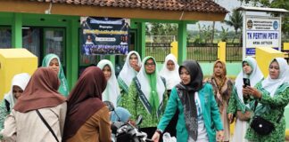 330 Ranting Fatayat NU Banyumas Serentak Bagikan Takjil di 27 Kecamatan, Tati Irawati: Bergerak dan Berdampak