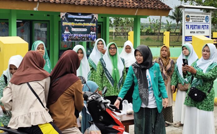 takjil fatayat bms 330 Ranting Fatayat NU Banyumas Serentak Bagikan Takjil di 27 Kecamatan, Tati Irawati: Bergerak dan Berdampak