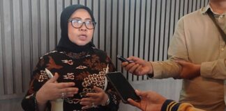 Anggota DPR RI dari Daerah Pemilihan Jawa Tengah VIII (Banyumas-Cilacap), Siti Mukaromah