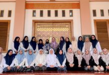 Seminar di Andalusia, Penulis Hati Suhita Ajak Santriwati Berani Berkarya dan Mandiri