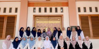 Seminar di Andalusia, Penulis Hati Suhita Ajak Santriwati Berani Berkarya dan Mandiri