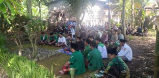 Sambut Tahun Baru Islam, Warga Lemberang Ziarahi Makam Pendiri Desa