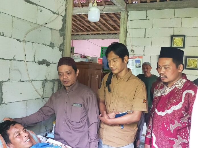Banser Agus yang Kehilangan Kedua Tangannya Saat Mencari Nafkah Dapat Bantuan Rp25 Juta dari Keluarga Besar NU Banyumas