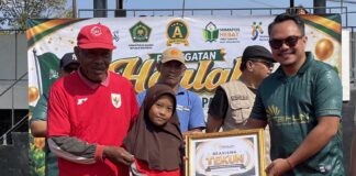 Harlah ke-61, Yayasan TEKUN Berikan Beasiswa bagi Siswa MIMA Pandansari