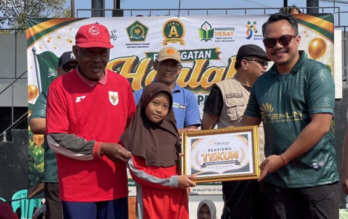 Harlah ke-61, Yayasan TEKUN Berikan Beasiswa bagi Siswa MIMA Pandansari
