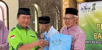 72 Warga Terima Bantuan Sembako dari UPZIS MWC NU Purwokerto Barat