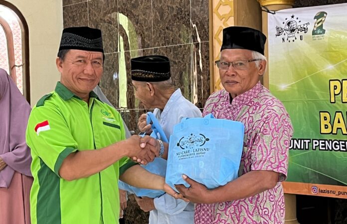 72 Warga Terima Bantuan Sembako dari UPZIS MWC NU Purwokerto Barat