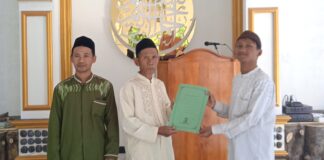 Mahasiswa KKN UNUGHA Cilacap Fasilitasi Penerbitan SK Takmir Masjid Baitussalam Kedunggede