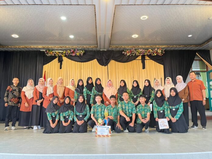 IMG-20260910-WA0017 Literasi Bahasa Jawa SMP Ma’arif NU 1 Ajibarang Diisi Penampilan Siswa dan Apresiasi Prestasi