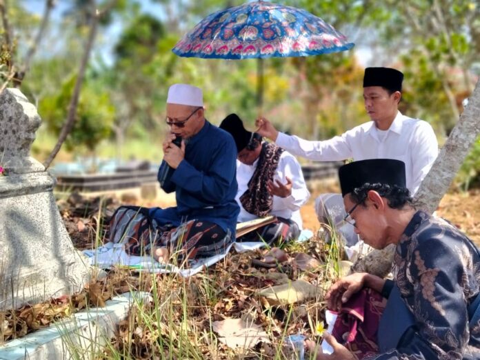 WhatsApp Image 2026-10-18 at 09.44.34 Hari Santri 2026, MWC NU Ajibarang Ziarahi Makam Ulama dan Kiai