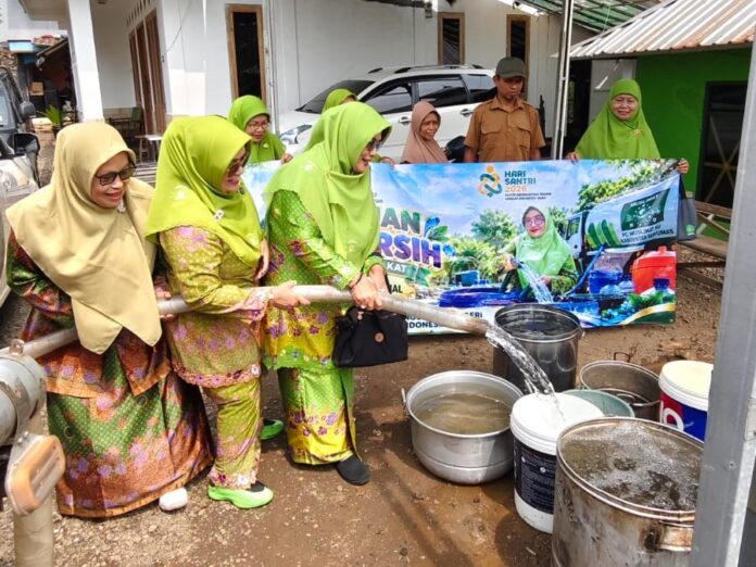 Hari Santri 2026, Muslimat NU Banyumas Salurkan Air Bersih dan Benahi Fasilitas Gedung PCNU